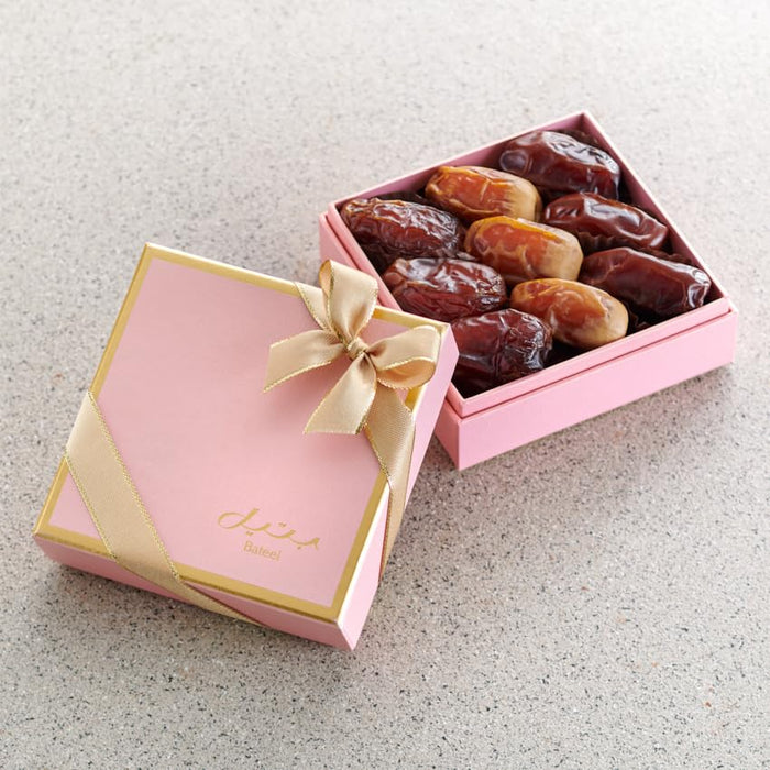 Bateel Pastel Petal Gift Set | Assorted Dates | Luxury Collection of Premium Organic Arabian Dates | Elegant Pink Gift Box | Gift for Muslims | Islamic Gift | Ramadan Eid Gift for Muslims