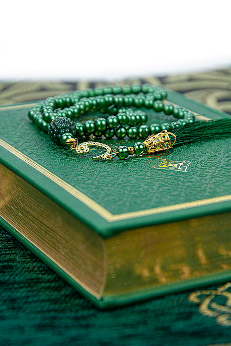 Prayer Gift Set for Men & Women | Muslim Prayer Rug, Salah Mat, Beads Taasbih, Arabic Holy Quran| Islamic Gift Set for Ramadan & Eid | Gift for Muslims | Islamic Gift | Ramadan Eid Gift for Muslims