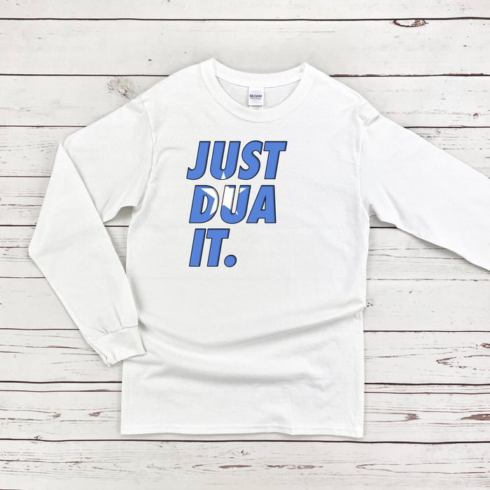 a white shirt that says just dua it